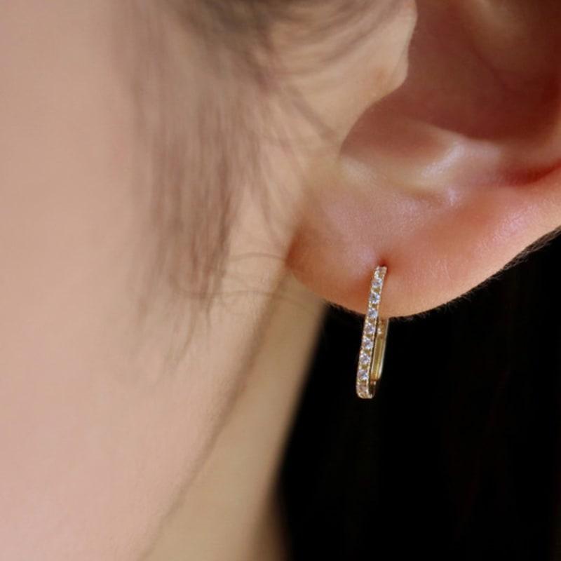 

Less is more 14K gold rectangle one-touch earring 14K rose gold