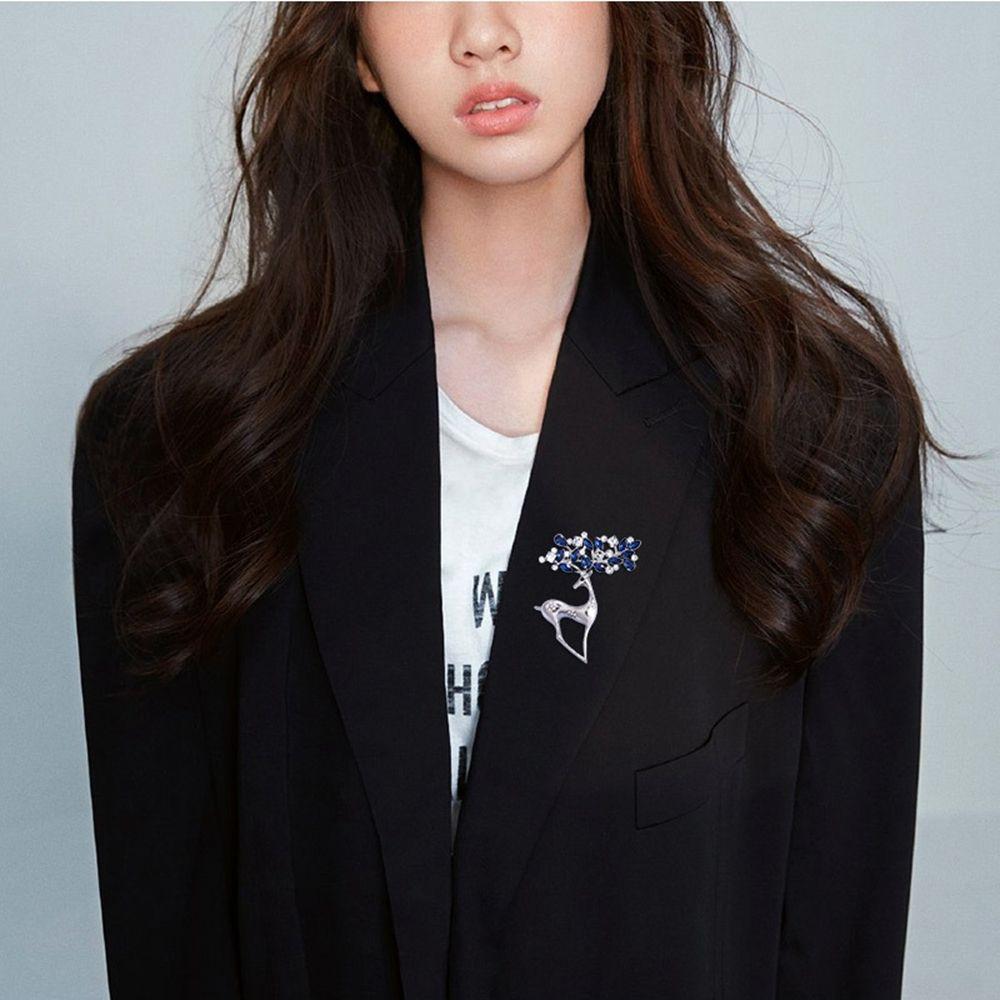 Coat Corsage Alloy Crystal Christmas Gifts Deer Korean Style Brooches Christmas Elk Brooches Rhinestone Pin Female Jewelry
