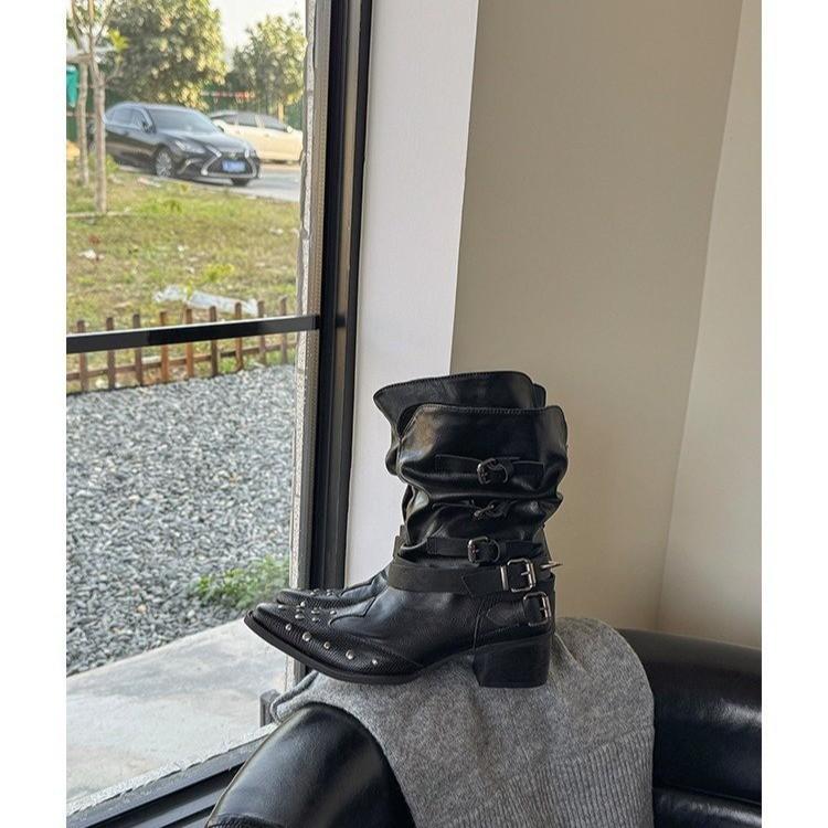 Black pleated western cowboy short boots women's 2025 new spring and autumn single boots V-mouth rivets pointed thick heel Martin boots