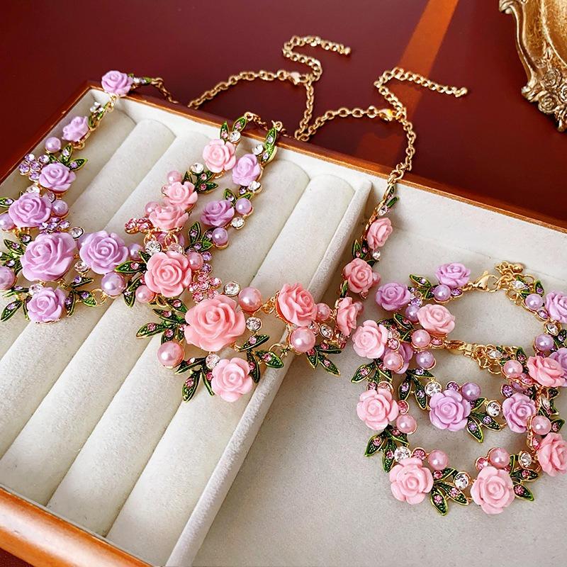 GemChic Women's Sweet Floral Rose Pearl Necklace and Bracelet Set Rhinestone Leaf Collarbone Chain Fashion Jewelry for Party Wedding