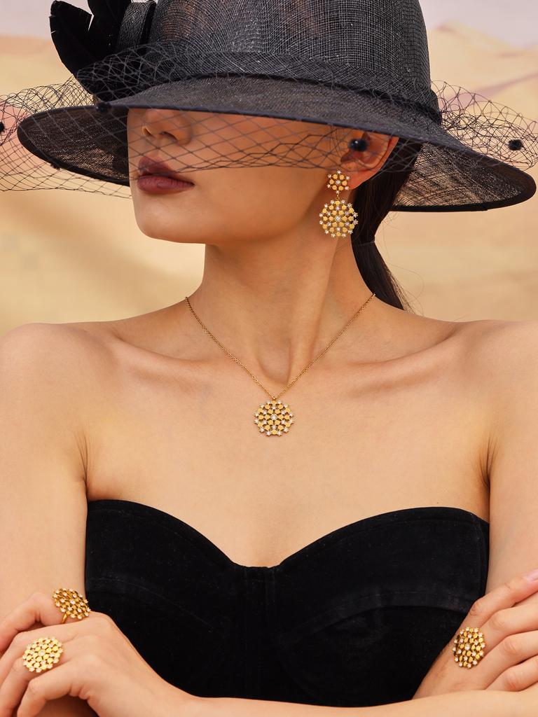Women's Fashion 18K Gold Plated Stainless Steel Jewelry Set Non-Tarnish Snowflake Earrings Necklace Ring with Zircon Jewelry Set