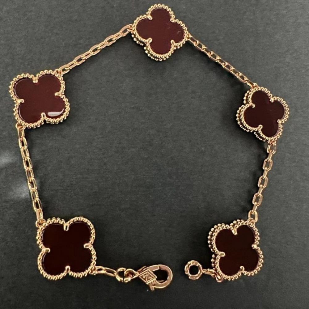 Hochwertiges Kleeblattarmband für Damen Fünf-Blüten-Armband mit natürlichem weißen Perlmutt und rotem Karneol