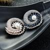 Fashionable Rotating Crystal Brooch with A Unique Design Sense for Women, Diamond-encrusted Brooch, and Elegant Anti-glare Pin