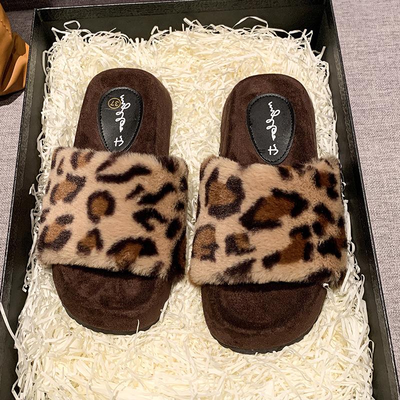 

Foreign trade advanced sense thick-bottomed fluffy slippers women wear 2024 new autumn and winter non-slip heightening one-word cotton slippers 40 леопард друку кольору
