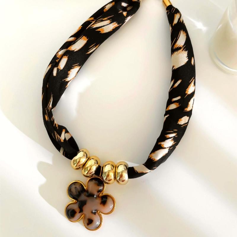 Stylish Leopard Print Rope Necklace With Floral Heart Pendant for Women Fashion Jewelry Gift