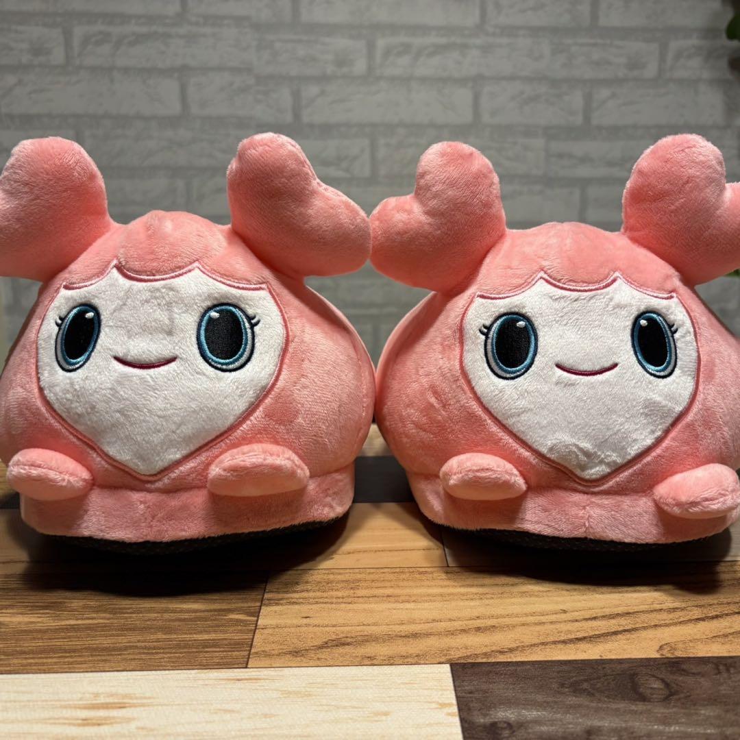 

[Б/У] TWICE LOVELYS GIGO Ограниченная серия Момо Плюшевые тапочки