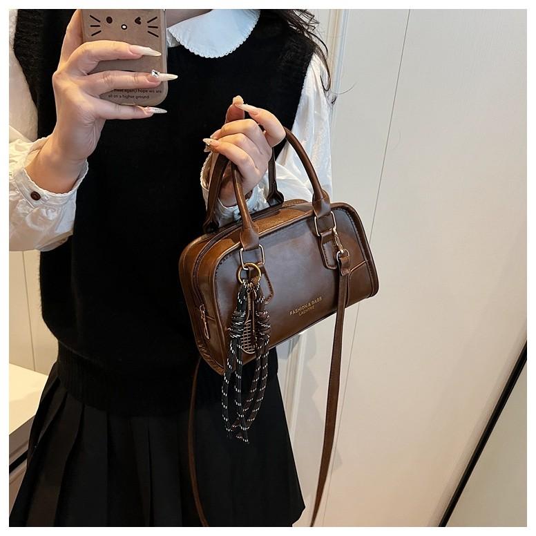 IELGY Simple Commuter Fashion One-Shoulder Portable Retro Small Square Bag