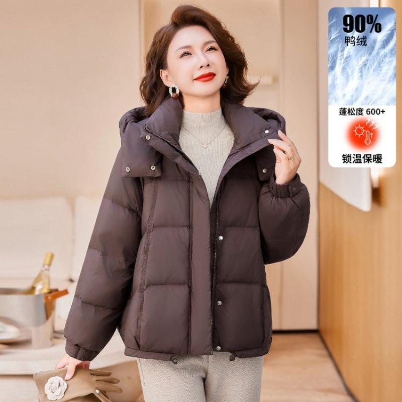 

Пуховик женский средней и пожилой одежды зимний новый продукт короткий свободный однотонный универсальный с капюшоном теплый пуховик из белого утиного пуха женский L recommends 120-75kg кофейный