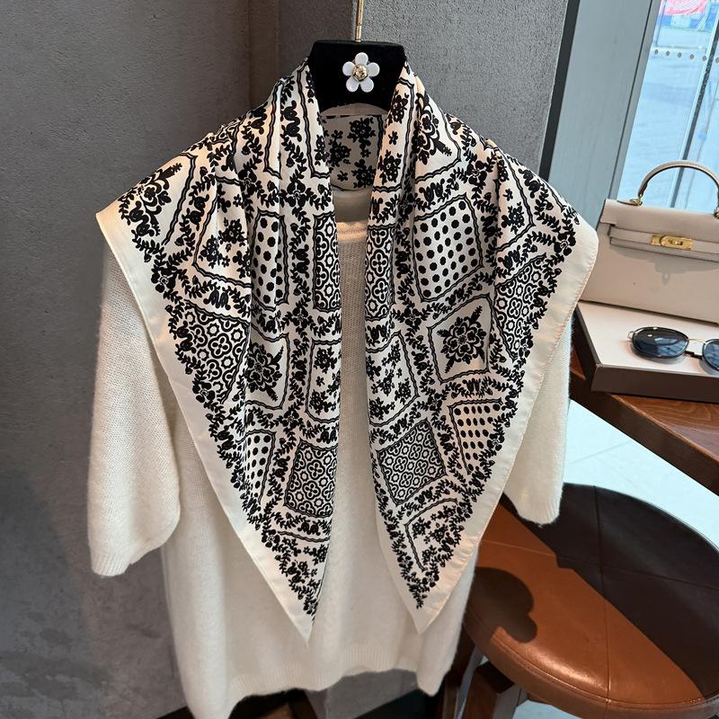Light Luxury High-End Large Triangular Scarf Retro Flower Window Women'S Soft Twill Silk With Classic Versatile Scarf And Shoulder Silk Scarf