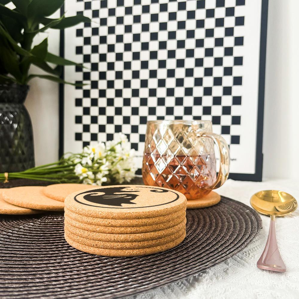 6 stk Kreative Graverte Søte katter Mønster Runde Korkbrikker For Kaffekopper Krus Drikkeholder og Bordutstyr Kjøkkentilbehør