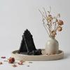 Gothic Skull Phone Stand, Dark Gothic-Style Desktop Phone Holder, Featuring Details Of Skulls And Thorns, Decorative Phone Stand