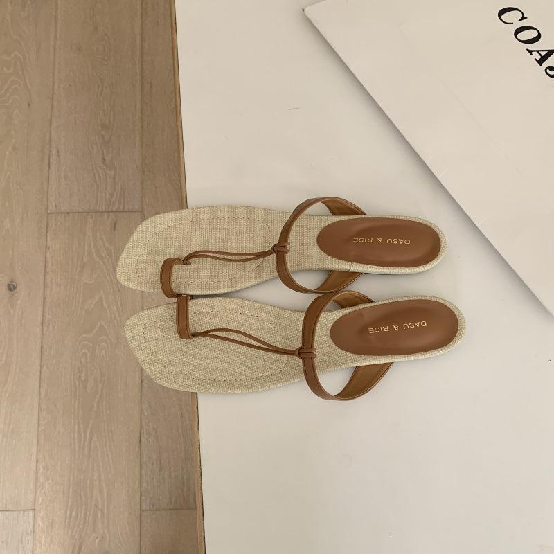 

Flat-bottomed toe slippers for women s summer wear 2025 new vacation travel beach shoes cool slippers for women 39 коричневый