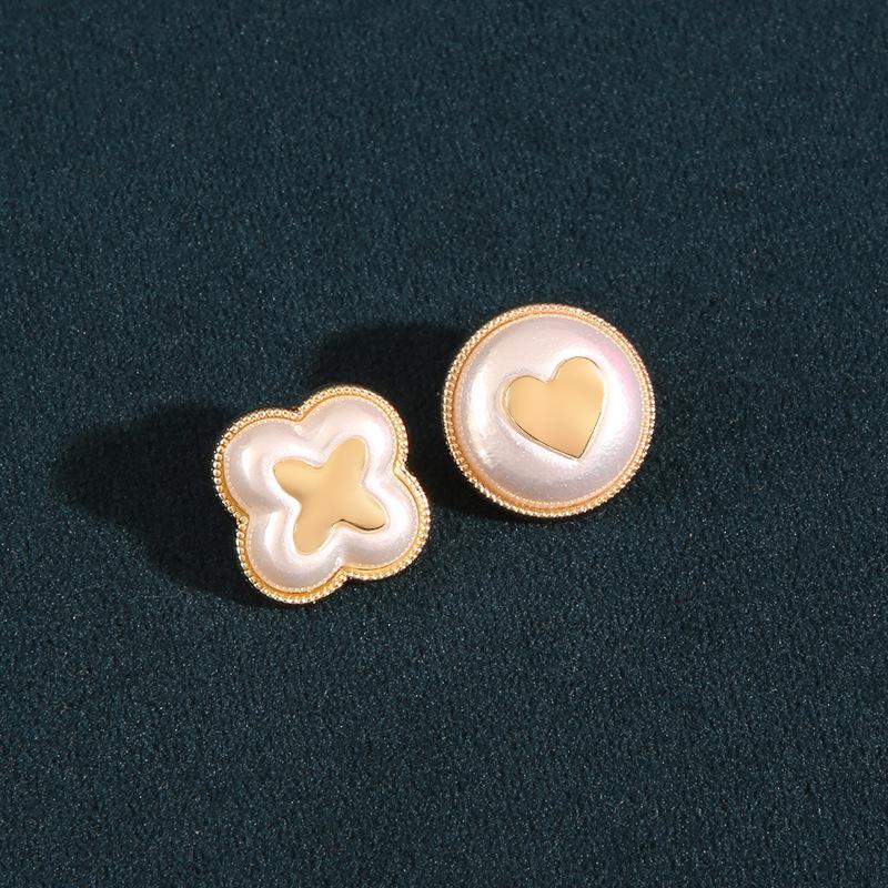 

10Pcs Clover Pearl Button Round Love Clothes Decorative Button Accessories Women S Shirt Sweater Chiffon Shirt Exquisite Small Gold + White [14mm * 13mm]