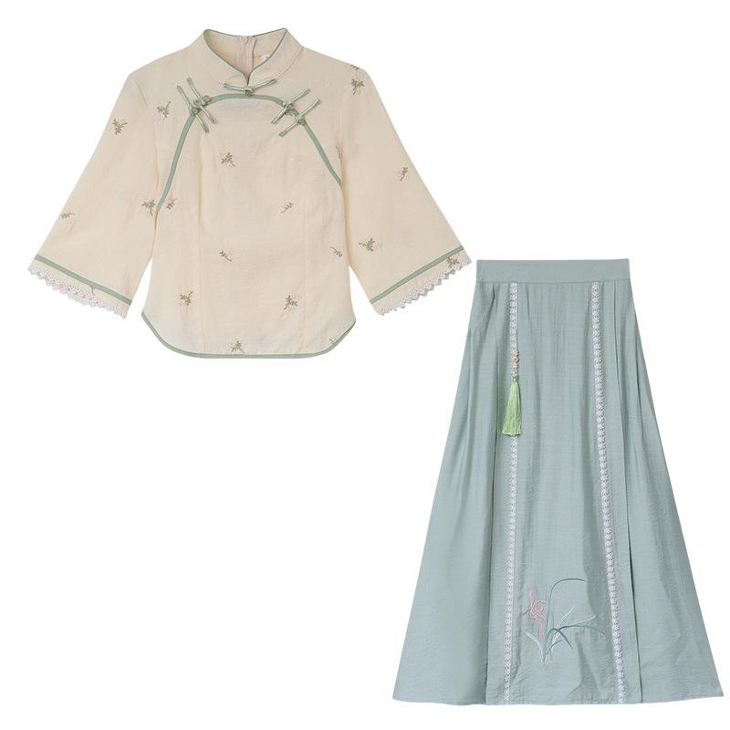 Artistic Retro Embroidered Tang Suit: Han Element Cheongsam Top