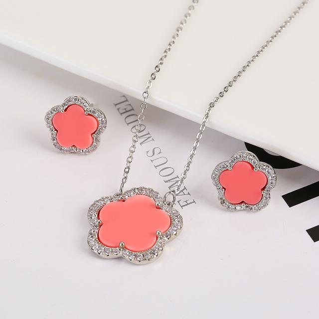 Top Quality Women Girls Five Leaf Flower Set Necklace Earrings Fashion Luxury Natural Stone Shell Set High Quality Zircon Gifts