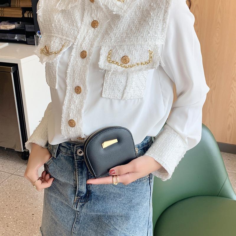 The new card bag is a simple clutch bag, a shell-shaped small change bag, and a women's mini storage card bag.