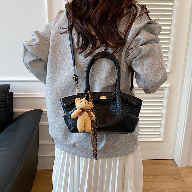 Retro solid color design bear pendant 2025 new high-end pleated dumpling bag handbag messenger bag bag female