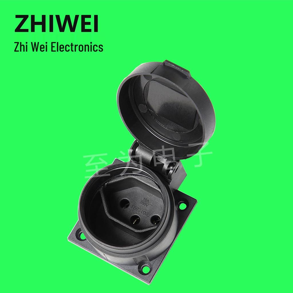 Portable 10A Industrial Power Socket with IP55 Waterproof & Dustproof Protective Lid