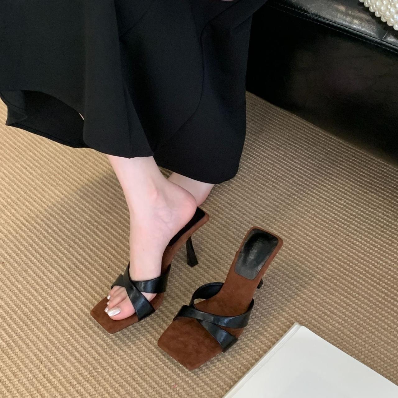 2025 лето новые ретро босоножки с открытым носком и квадратным носком на тонком каблуке, темпераментная расцветка, дизайн с индивидуальностью, крутые шлепанцы на высоком каблуке 40