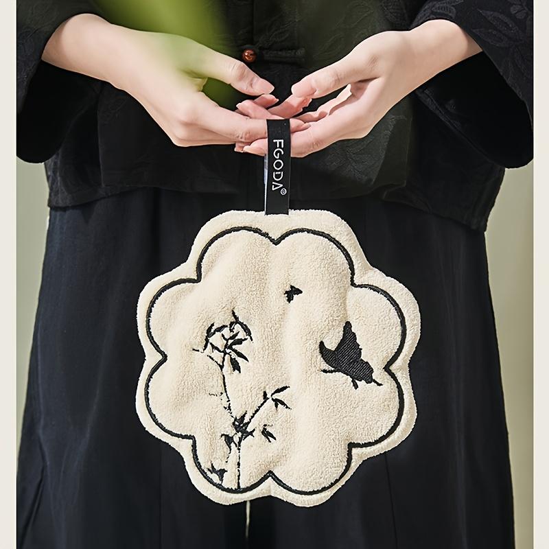1pc Chinese Style Hand Towel Kitchen Bathroom Lantern-shaped Soft Absorbent Towel Wall Hanging Handkerchief Round Towel