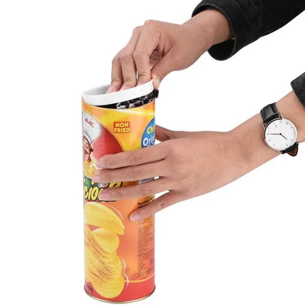 Konzerva s hadem z brambůrků Skoková jevištní kouzla Pružinový had Hračka Aprílový den Halloweenská párty Vtipy v plechovce Gag dárek Žert