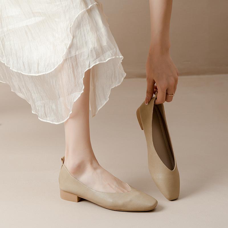 Leather mother shoes women's soft leather flat-soled single shoes spring new versatile soft-soled comfortable grandma shoes women's shallow mouth