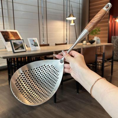 Colino da cucina a manico lungo in acciaio inossidabile 304 per scolare, noodles, friggere e hot pot.