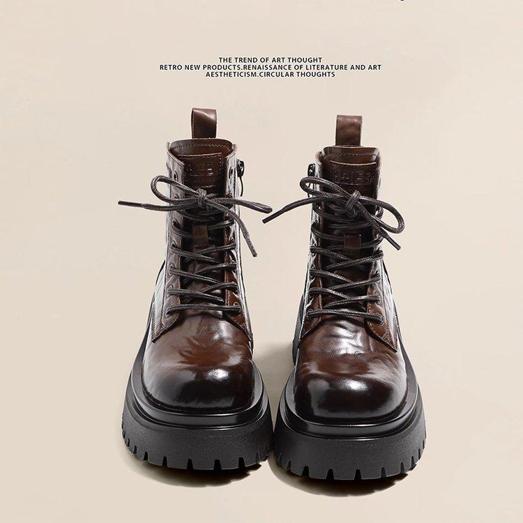 

Жареные уличные ботинки Мартин Женские 2025 Осень и Зима Новые ботинки Британский стиль Узкие короткие ботинки Толстая подошва увеличивающая рост популярные одинарные ботинки 40 темно-коричневого