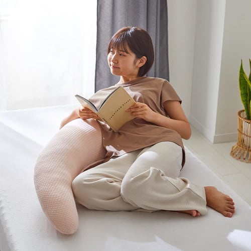 Showa Nishikawa Body Pillow: Frees Arms, Shoulders, and Legs from Gravity. Designed by a Sleep Therapist. Also suitable for pregnant women. (Approx. 1