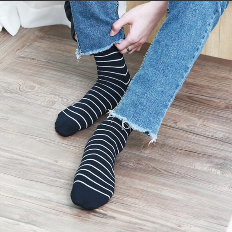 1 Paar heimisch hergestellte 28-Zoll-Streifensocken für Herren und Damen für den täglichen Gebrauch