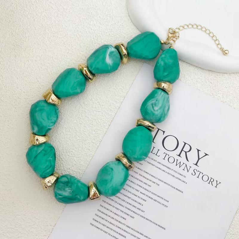 Irregular acrylic textured bead collarbone chain suitable for women's daily and party wear