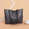 Large-capacity tote bag women's new trendy, fashionable and versatile commuter portable shoulder large bag storage