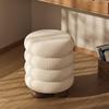 Mobilier pentru salon – Taburete și scaune pufoase