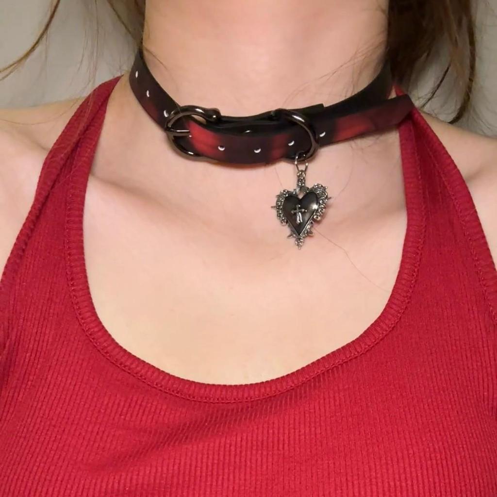 Chique Pittige Meisje Leren Bel Choker Ketting – Uniek Minderheidsontwerp