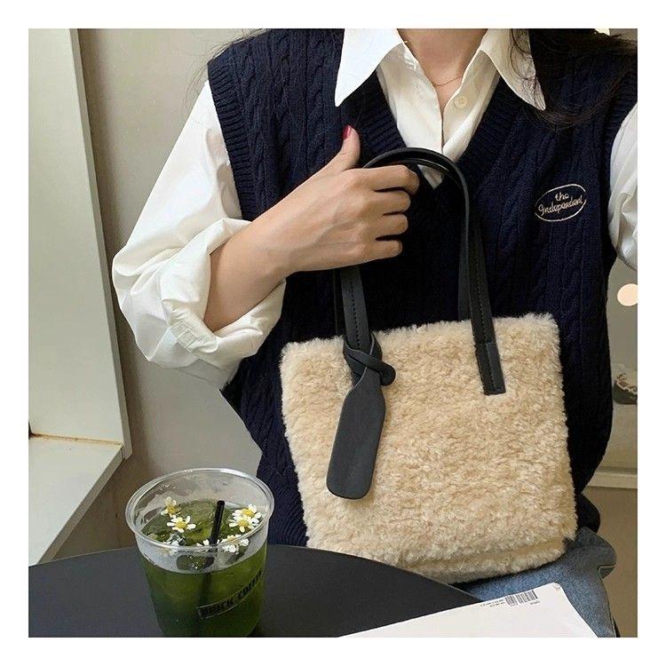 

Fashion Beige Fluffy Bags For Women Soft Plush Handled Bucket Bag Ladies Everyday Versatile Casual High Quality Shoulder Bag New 20x19x8.5cm бежевый