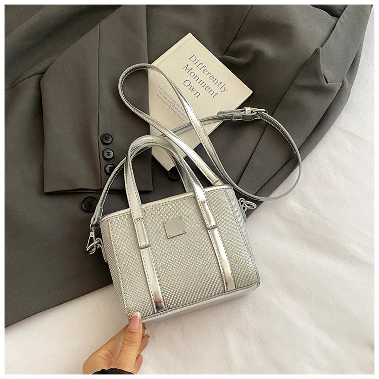 

Portable bucket bag women s 2025 new fashion pattern women s bag niche design versatile shoulder messenger bag