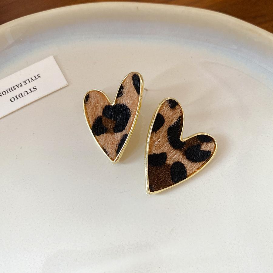 French retro autumn and winter geometric leopard print earrings stud earrings personalized earrings design sense niche