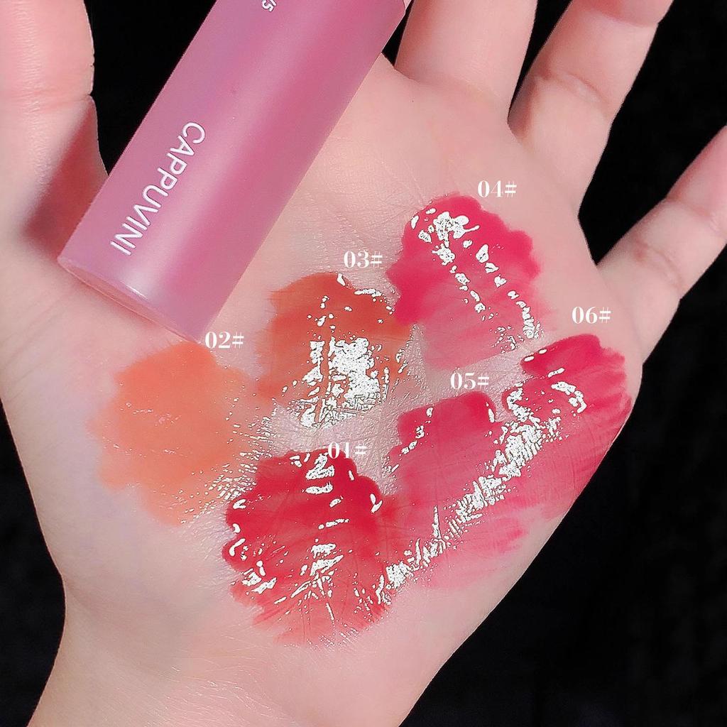 Luciu Roz Inimă Cappuvini: Luciu de buze cu efect de oglindă în nuanța ceai cu lapte.