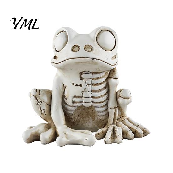Distressed Retro Style Statues Halloween Skeleton Frog Figurine, Resin Animal Bone Statue for Bar Haunted Realistic Decor House, Spooky Gothic