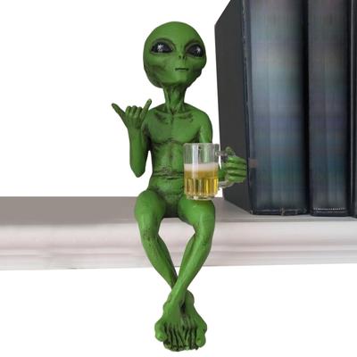 Funny Alien Statue Sculpture Garden Landscaping Yard Art Ornament Resin Beer Drinking Alien Sculpture Desktop Decoration