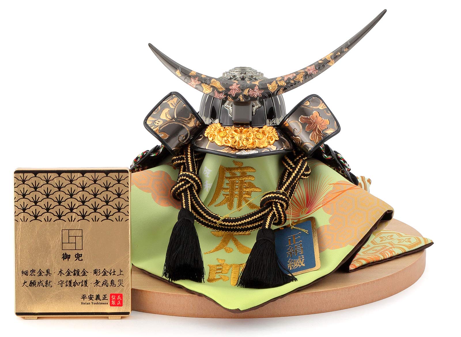 

Лялька Сацукі Шолом Хейан Йосімаса Плоска прикраса Прикраса шолома Серія Юімару Бушо Чорний арабеск 5 Чистий шовк Вишукана металева фурнітура Справжній