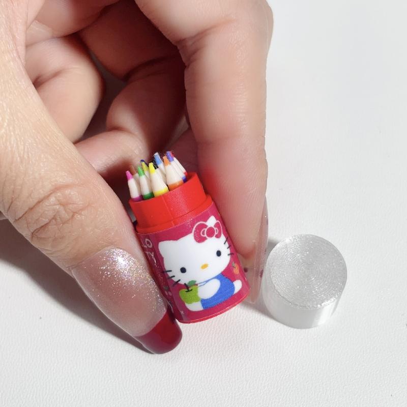 

1 Set Dollhouse Sanrio Miniature Colored Pen Bucket Mini Pencil School Supplies Model Kid Pretend Play Toy Doll House Accessory