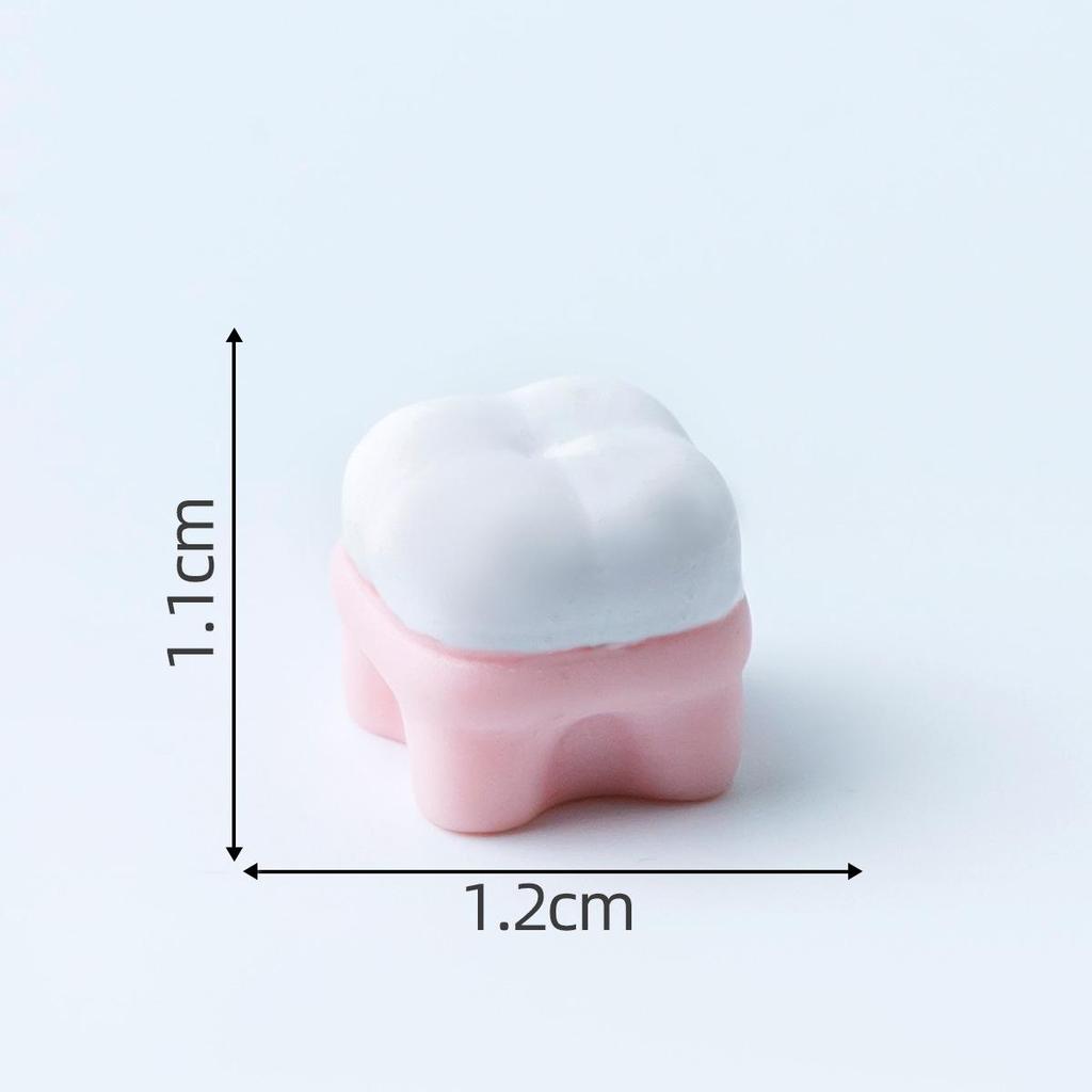 Ręcznie robiony różowy mini zestaw do salonu: Sofa, Łóżko, Stół, Szafa i Wystrój Domku dla Lalek