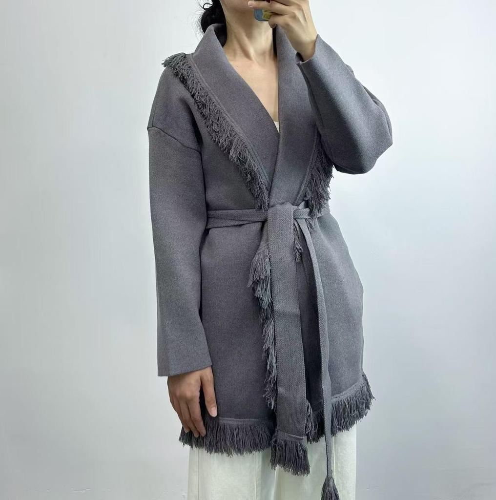 Jesienno-zimowy kardigan sweter płaszcz w kolorze kawy z frędzlami, średniej długości, w stylu retro