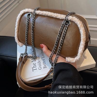 Retro Bag Women's Large Capacity 2025 New Autumn and Winter Versatile Plush Chain Messenger Bag Casual Commuter Pillow Bag