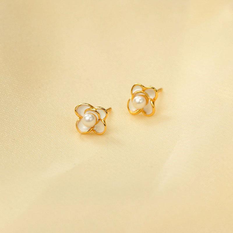 Light Luxury Pearl Flower Earrings French Retro Temperament Elegant Earrings High-end
