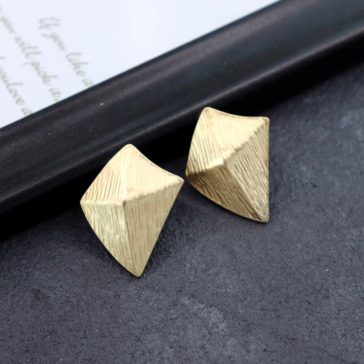 Personalized French Dumb Gold Stud Earrings Female Exaggerated Internet Celebrity Simple Metal High-end Earrings Retro Temperament Earrings