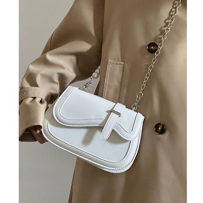 

IELGY Модная корейская версия модной мини-сумки через плечо с жемчужной цепочкой и высококачественной текстурой. белый