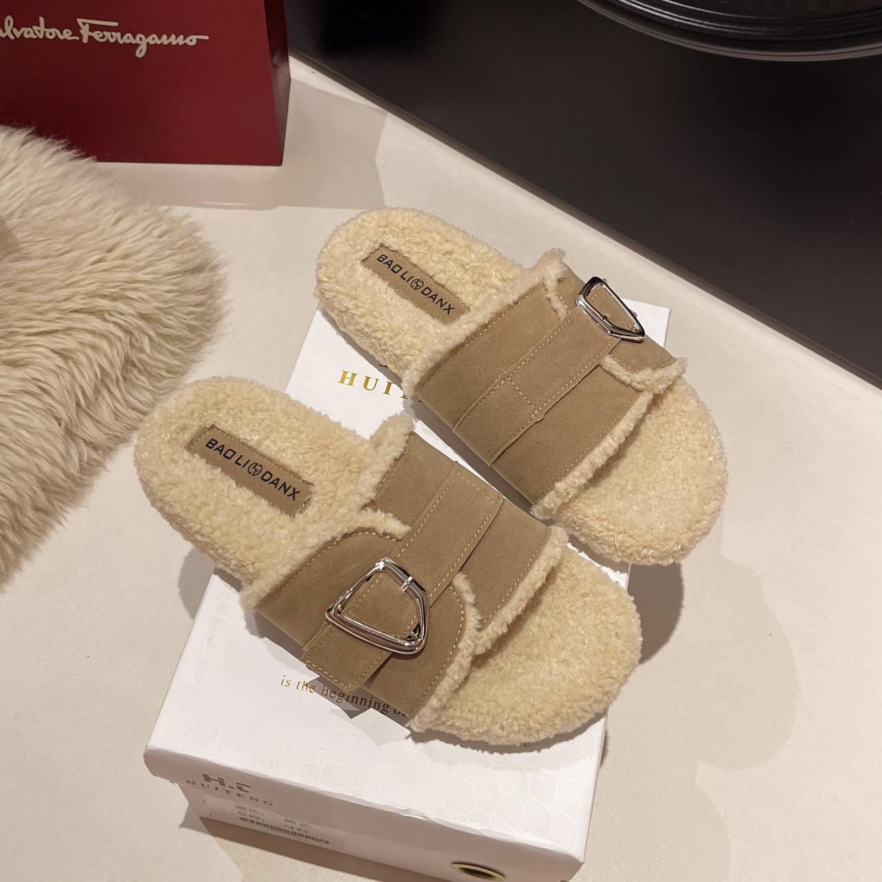 Пушистые тапочки на толстой подошве для женщин для ношения осенью и зимой новые модные универсальные хлопковые тапочки с открытым носком на одной пуговице 35 хаки 3529₽