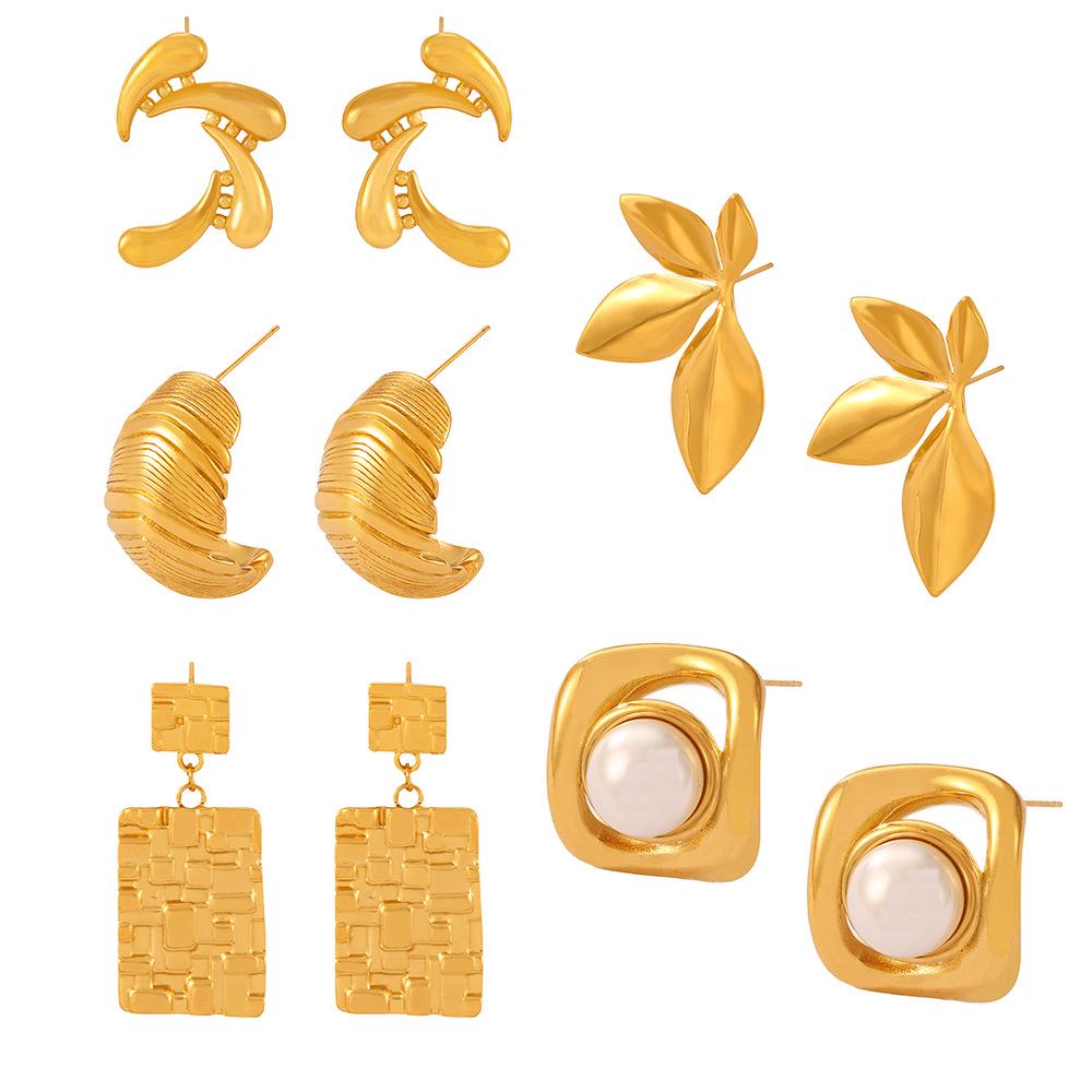 Ensemble de Boucles d'Oreilles Géométriques en Acier Titane Plaqué Or 18 carats avec Imitation Perle